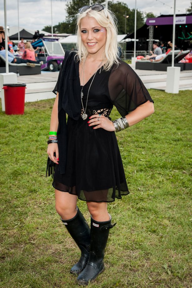 Amelia Liy Rocks Top-To-Toe Black At V Festival, 2014
