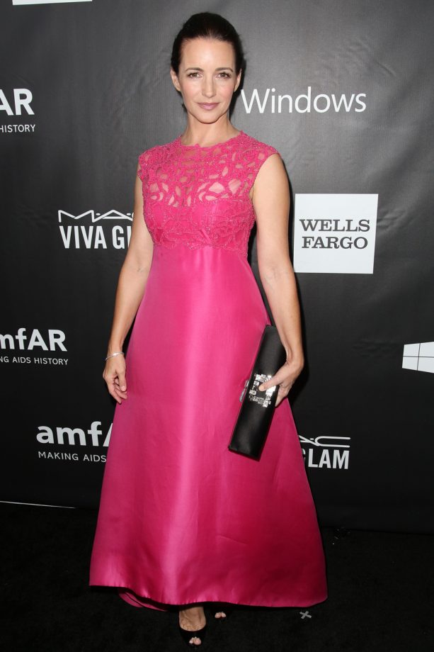 Kristen Davis Was Gorgeously Girly In A Fuschia Empire Line Gown With Lace Neckline