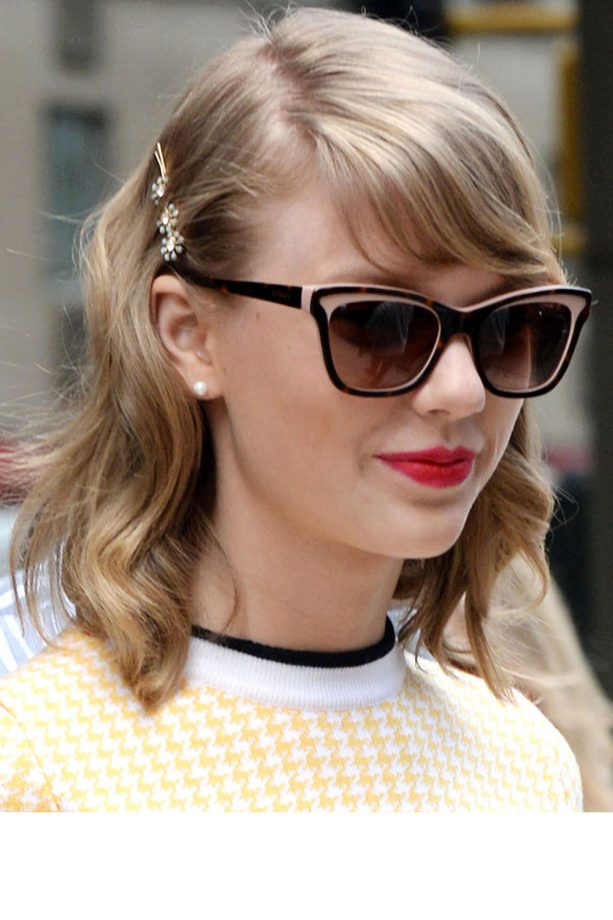 Taylor Swift Keeps It Chic Wearing Dainty Clip In NYC, 2014