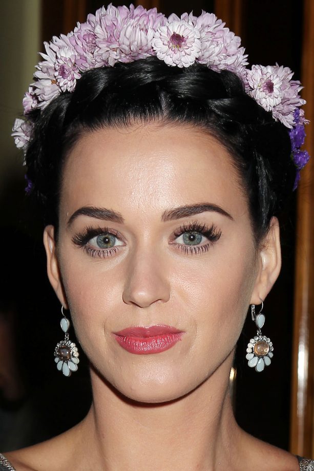 Katy Perry Looks Lovely In Lilac Headpiece For 'The Great Gatsby' Film Screening, 2013