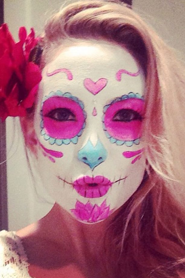 Kate Hudson Does Day Of The Dead Make-Up For Halloween, 2014