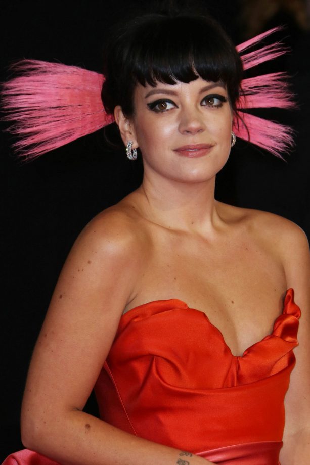 Lily Allen Rocks Punk Pink Hairpiece For The BAFTAs, 2014