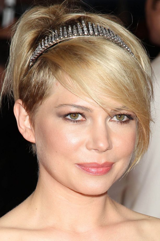 Michelle Williams Proves Less Is More In Diamonte Hairband At The Met Ball, 2013
