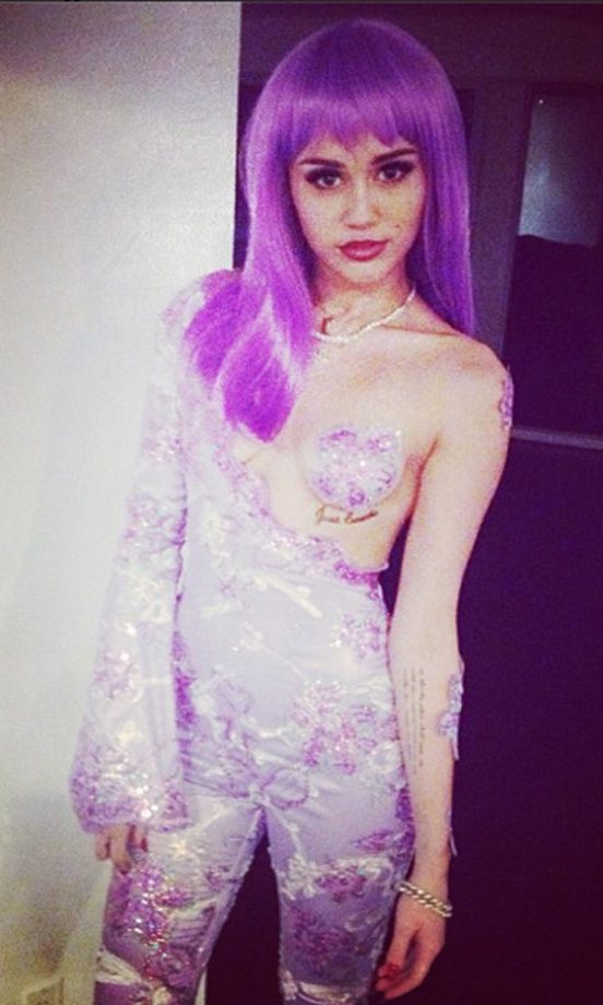 Miley Cyrus Goes 90s In Lil' Kim's Boob-Baring MTV Outfit For Halloween, 2013