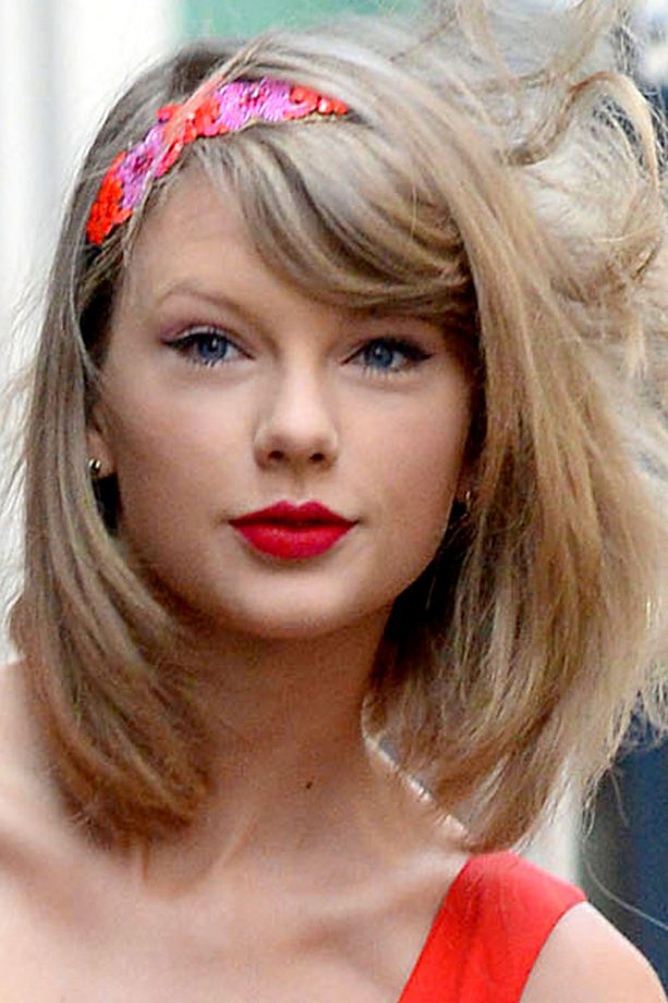 Taylor Swift Wears Bold Bow Out And About In NYC, 2014