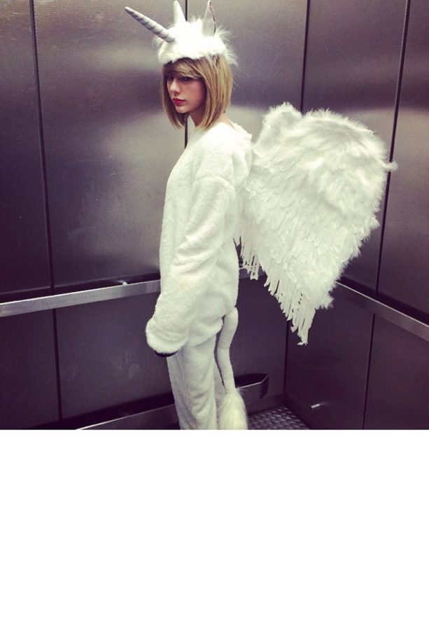 Taylor Swift's Pegasus Halloween Costume Is All Kinds Of Amazing, 2014