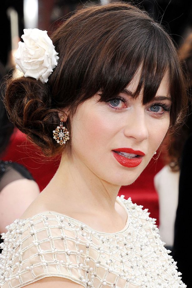 Zooey Deschanel Works White Floral 'Do At The Golden Globe Awards, 2014