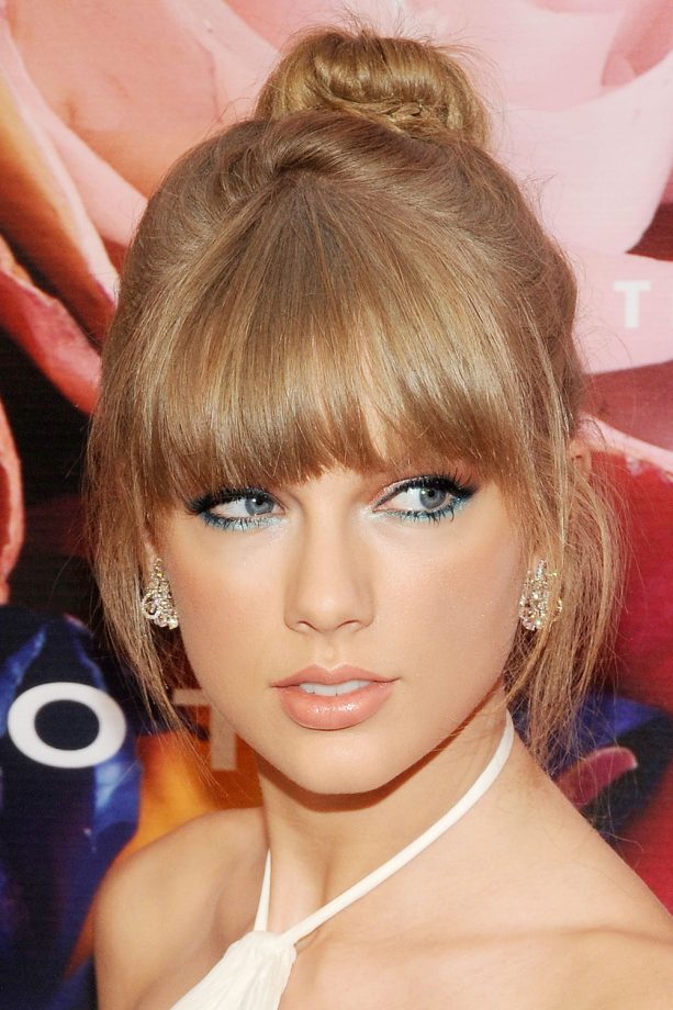 Taylor Swift Combines A Fringe With A Bun at The Fragrance Foundation Awards, 2013