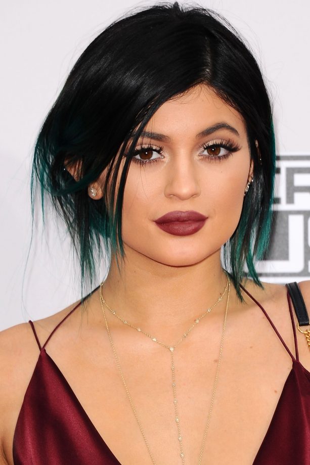 Kylie Jenner Sports A Messy 'Do At The American Music Awards, 2014