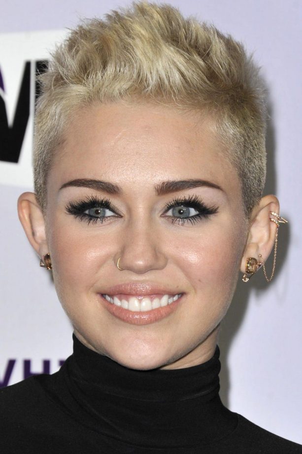 Miley Cyrus Goes Super Short With This Blonde Undercut Hairstyle At The 'VH1 Divas', 2012