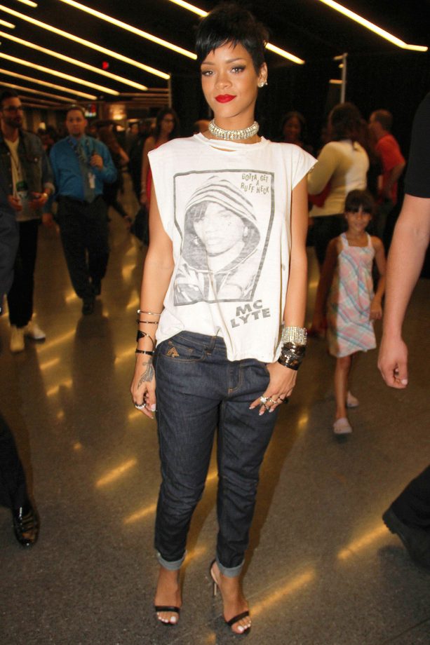 Rihanna Goes Casual For The MTV Music Awards, 2013