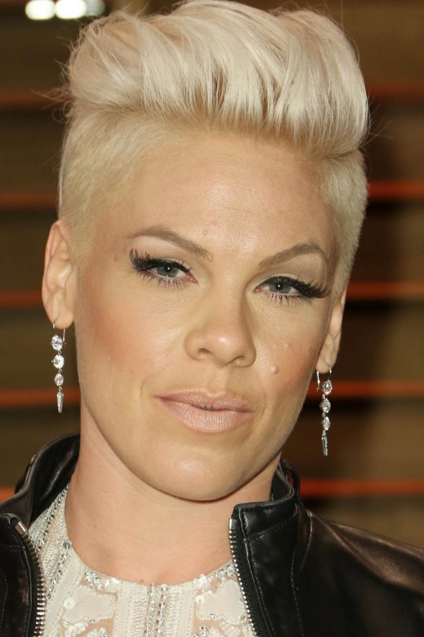 Pink Works Her Sleek Blonde Undercut Hairstyle At The Oscars, 2014