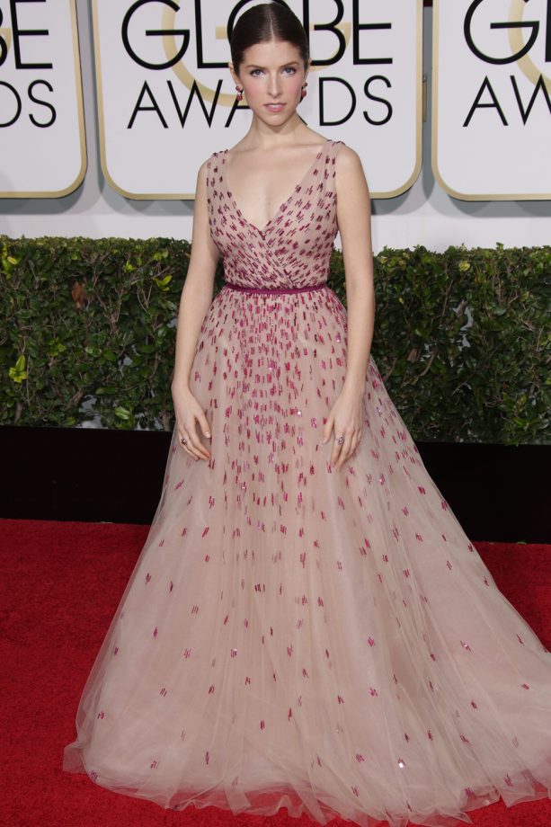 Anna Kendrick In Monique Lhuillier At The Golden Globe Awards, 2015
