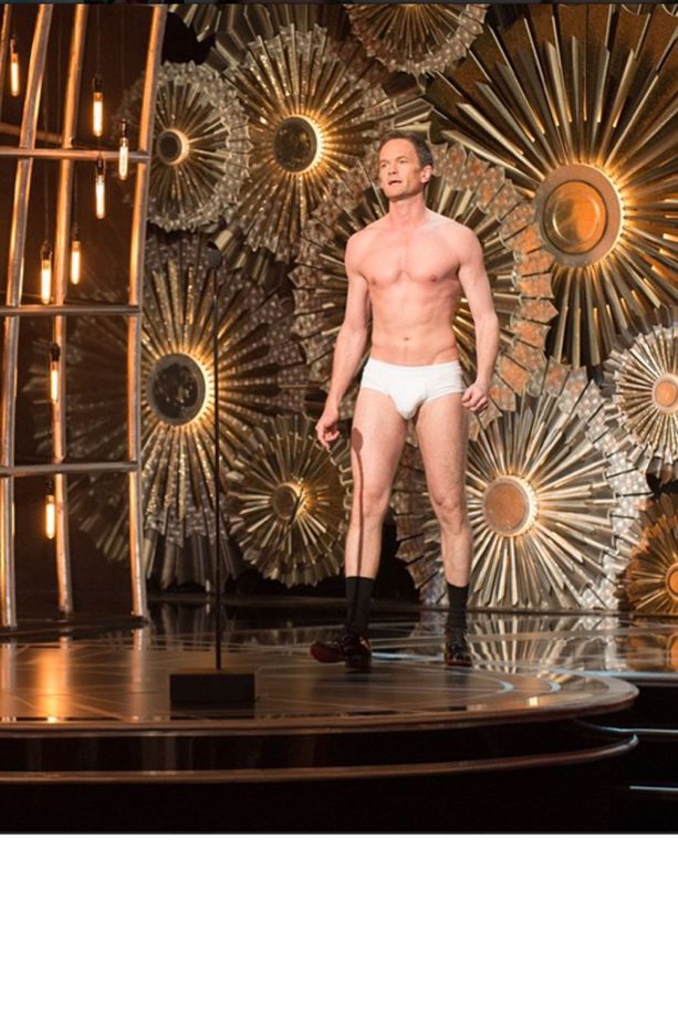 Neil Patrick Harris Strips Whilst Hosting The Oscars, 2015