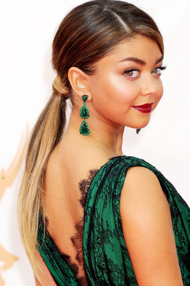 Sarah Hyland Does Understated Glamour With A Ponytail At The Emmys, 2013