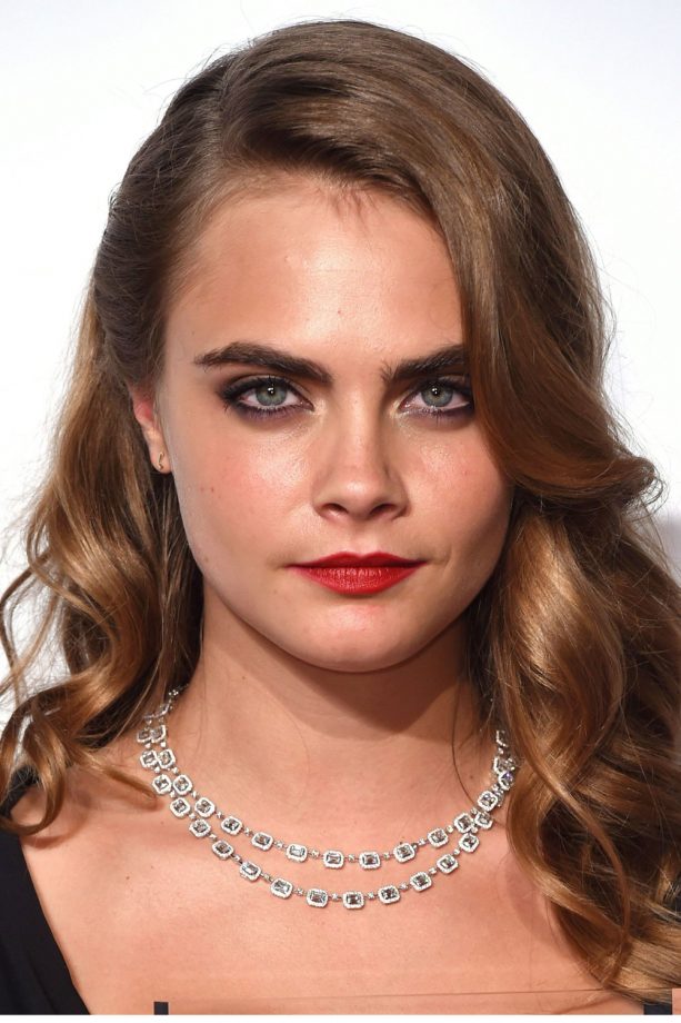 Cara Delevingne Wears Classic Hollywood Curls At The Elle Style Awards, London, February 2015
