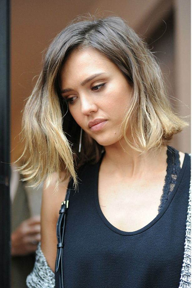 Jessica Alba Looks Effortlessy Stunning With Balayage Beach Waves, 2015