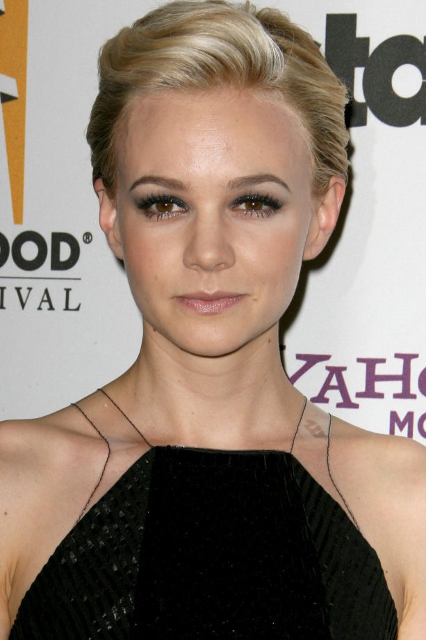 Carey Mulligan Works A Sweeping Highlighted Crop For The 15th Annual Hollywood Film Awards In LA, 2011