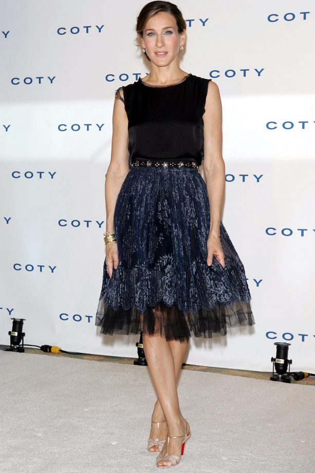 Sarah Jessica Parker Looks Elegent In A Netted Skirt And Sleeveless Top At An Event In New York, 2005