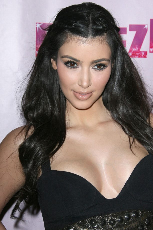 Kim Kardashian Rocks Jet Black Hair, 2009