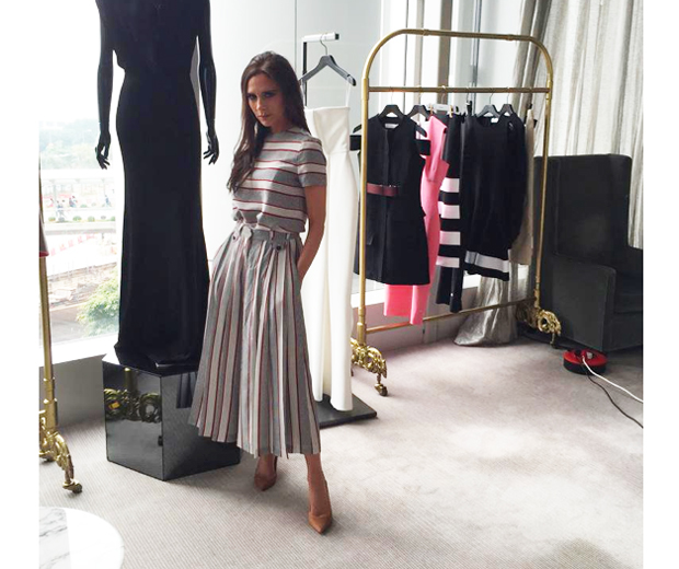 Look Victoria Beckham Wore A Gorgeous Red Grey And White Printed Dress On Her Trip To