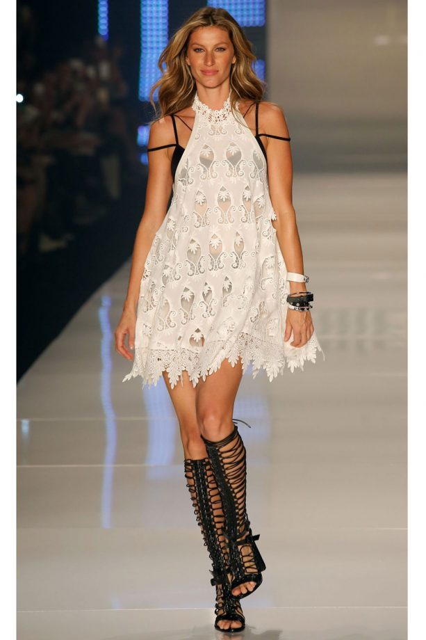 Gisele Bundchen Walks Her Final Show For Colcci At Sao Paulo Fashion Week In Brazil, 2015