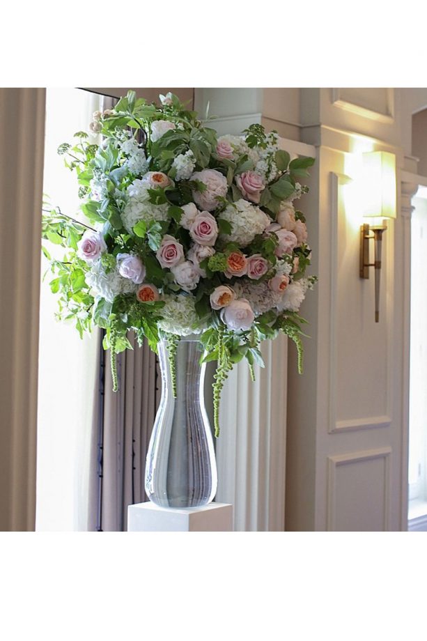 Make A Statement With This Gorgeous Classic Style Centrepiece
