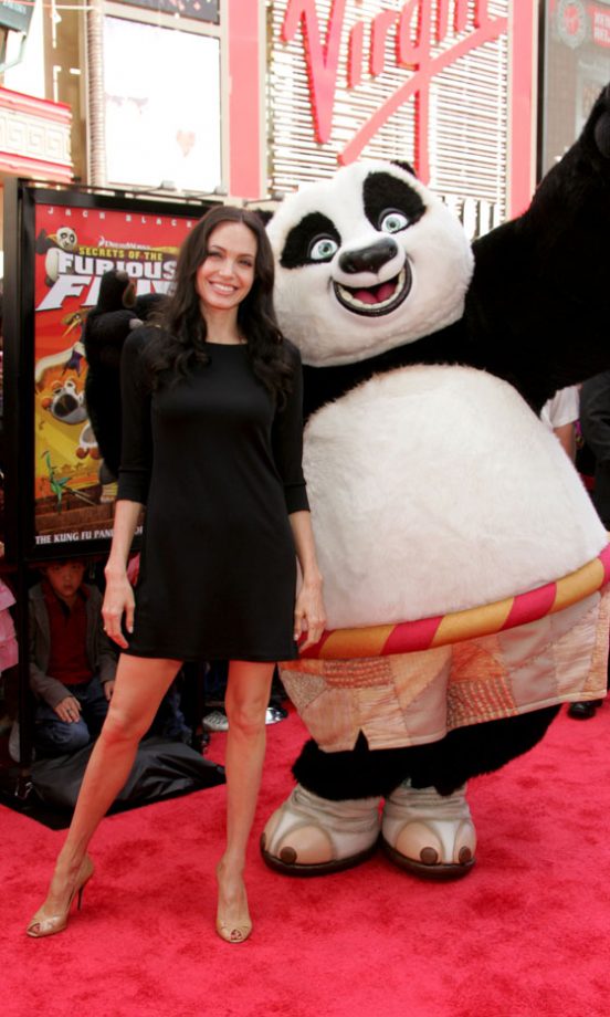 Angelina Jolie Poses With Po Panda At The La Premiere Of Kung Fu Panda, November 2008