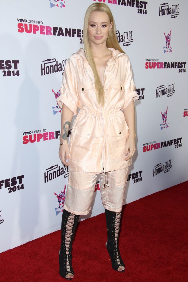 Iggy Azaelia Channeling The Nineties Era With This Combo, 2014