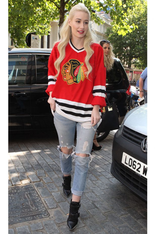 Iggy Azaelia Does The Off Duty Sporty Look With A Pair Of Torn Jeans, 2013