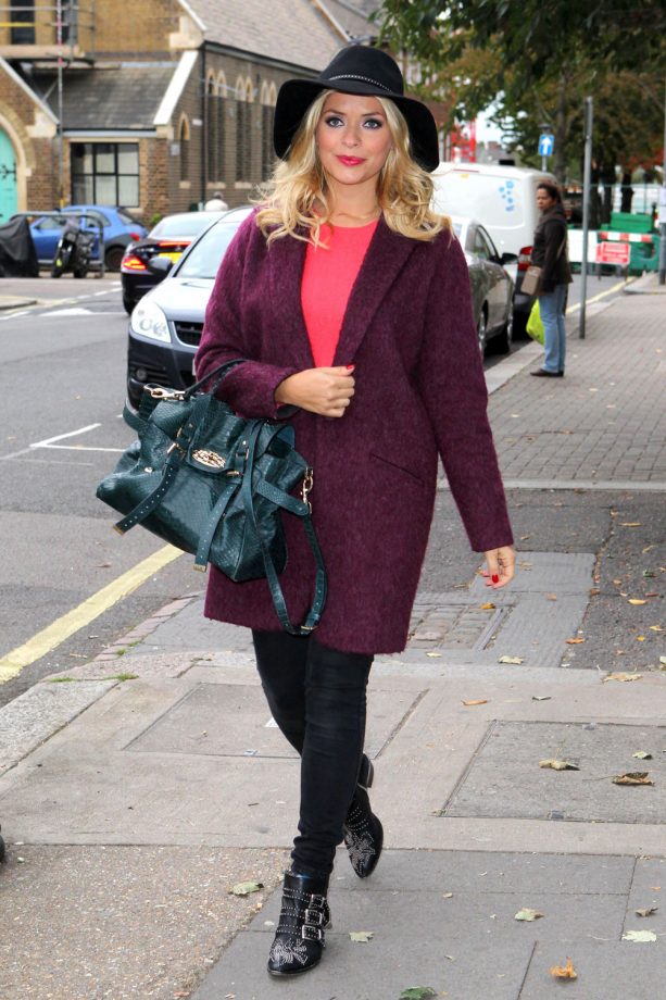 Every So Often Holly Totes Some Designer, And We're All About This Oversized Mulberry Alexa Bag, 2013