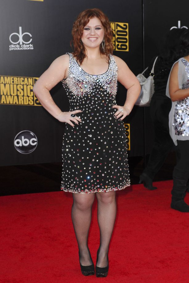 Kelly Clarkson Sparkles In Rhinestones To The MTV Video Music Awards, 2009