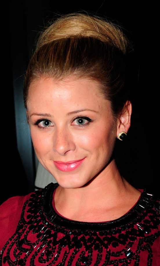 Lo Bosworth Looks Super Elegant With This Topknot Hairstyle, 2010