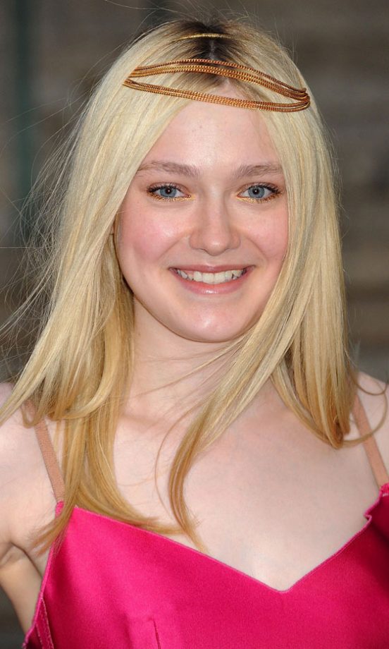 Festival Hairstyle: Dakota Fanning Rocked Poker Straight Hair With A Boho Band, 2012