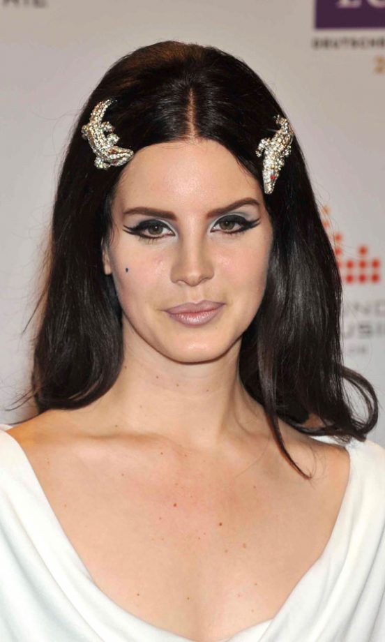 Lana Del Rey's Glam Hair Accessories, 2013