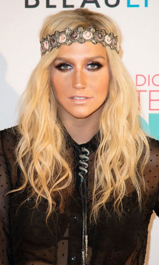 Kesha Accessories With A Detailed Headband, 2013