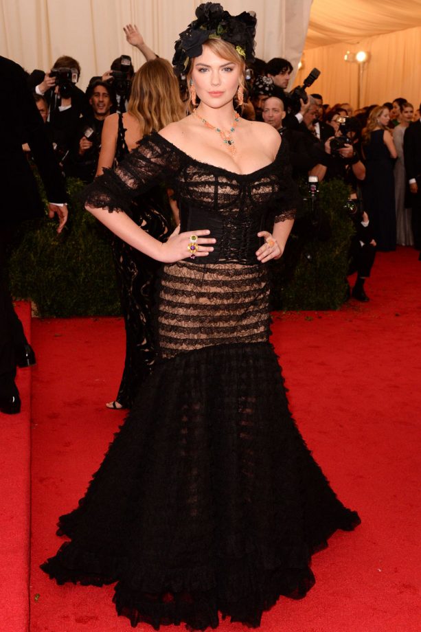 Kate Upton Wears Dolce And Gabbana Dress To The Met Gala, 2014