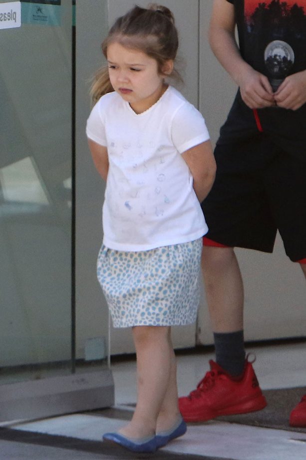 Harper Beckham In A Classic T Shirt, Skirt And Pumps, 2015