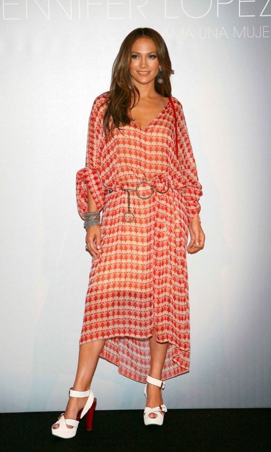 Jennifer Lopez Launches Her First Spanish Album, 2007