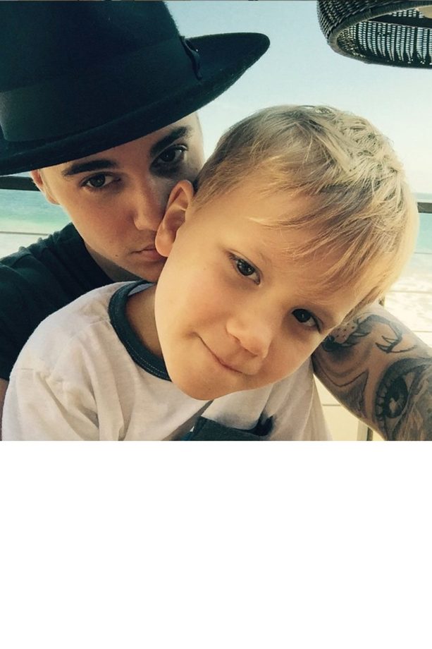 Justin Bieber Snuggles Close To His Younger Brother Jaxon, 2015