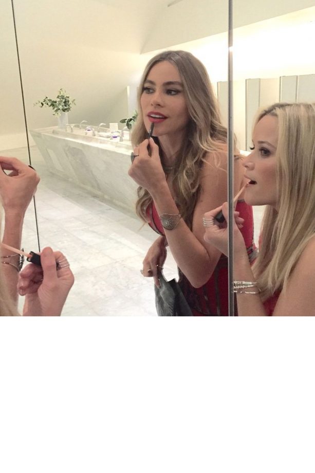 Reese Witherspoon And Sofia Vergara Share Make-Up Tips Whilst On A Break Promoting 'Hot Pursuit' Film, 2015