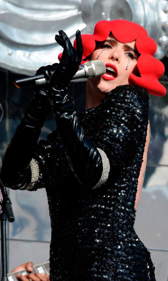 We Love Paloma Faith's Hilarious Betty Boop Inspired Head Piece At T In The Park, July 2010