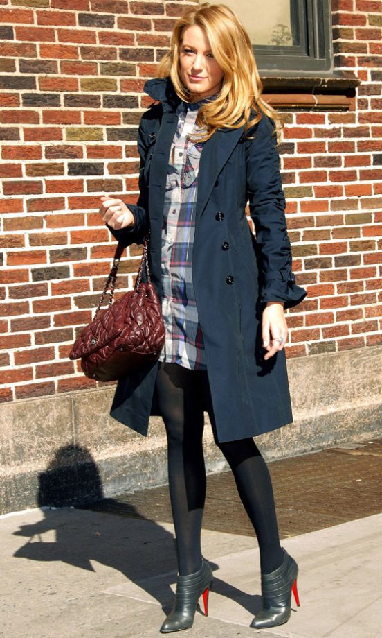 Blake Lively Shows Off Her Lust-Worthy Chanel Handbag And Christian Louboutin Shoes, March 2009