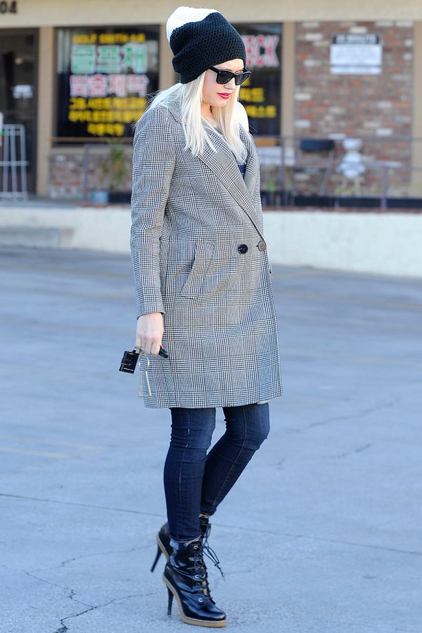 Gwen Stefani Stays Chic In A Gorgeous Houndstooth Winter Coat Out In LA, 2013