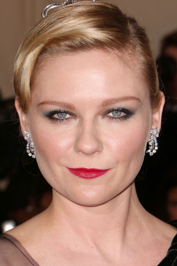 Kirsten Dunst Accessorizes Her Blonde Locks At The Met Ball, 2014