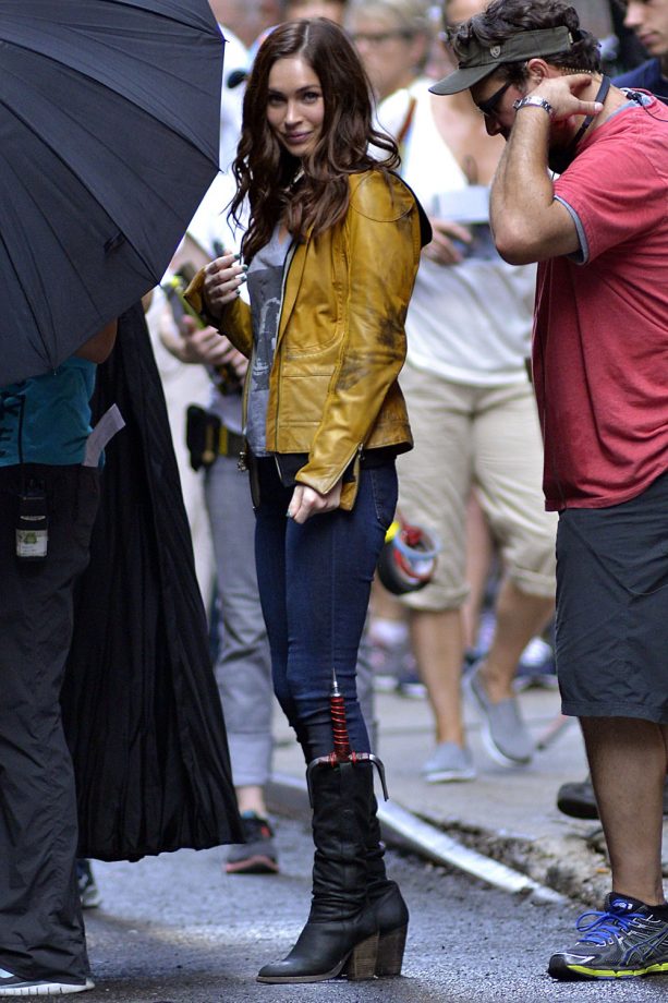 Megan Fox Conceals Her Baby Bump Under Her 'Teenage Mutant Ninja Turtles' Costume On Set In New York, 2013