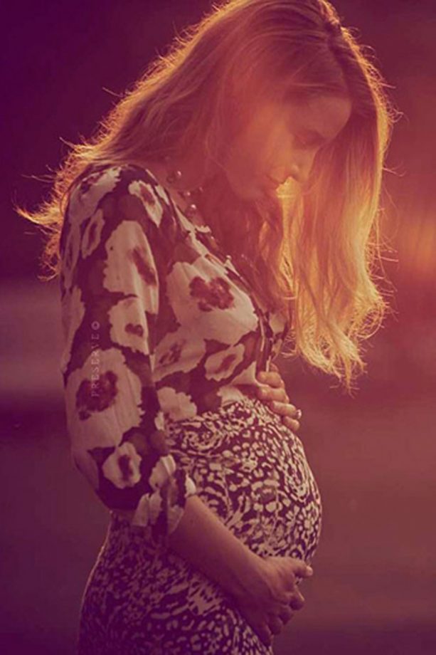Blake Lively Announces She's Pregnant Via Her Blog, 2014