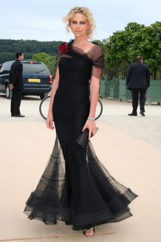 Charlize Theron At The Dior By John Galliano Couture Fashion Show, 2007