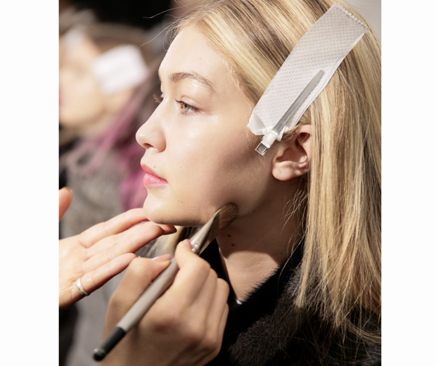 How To Clean Your Make Up Brushes The Easy Guide Look