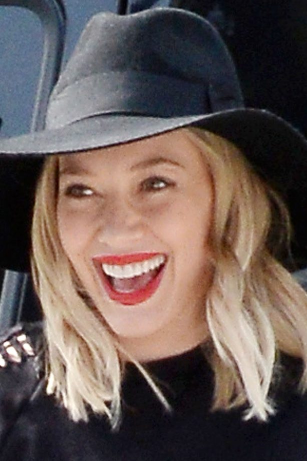 Hilary Duff Goes Back To Blonde Before Stepping Out In LA, 2015